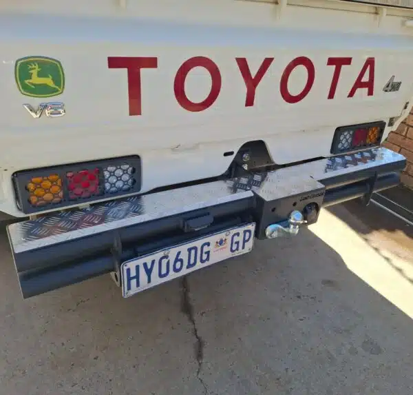 Toyota Land Cruiser 79 S/Cab, 79 D/Cab Pic Up Twin Tube Rear Tow Bar